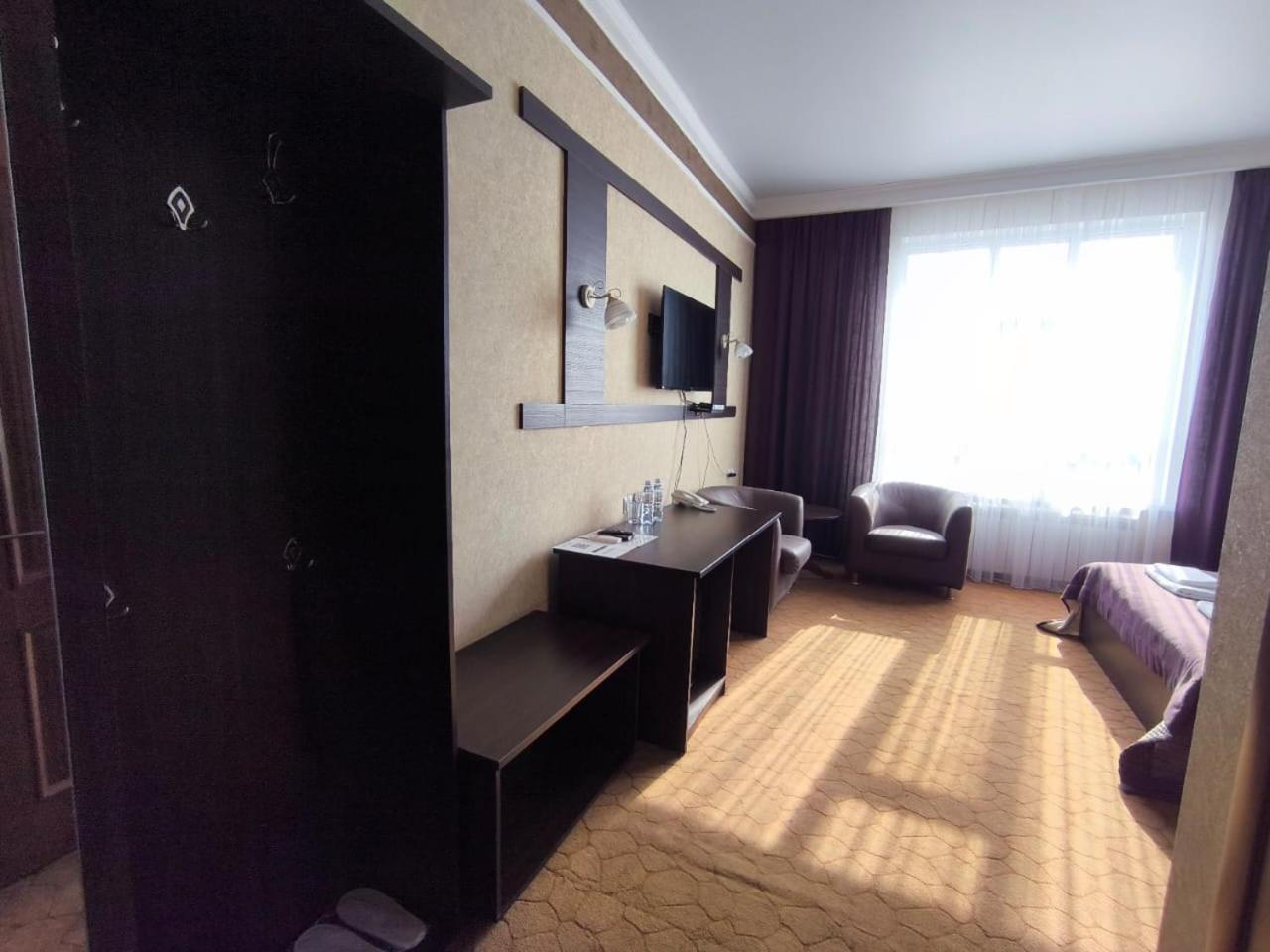 Pride Hotel Тараз Экстерьер фото