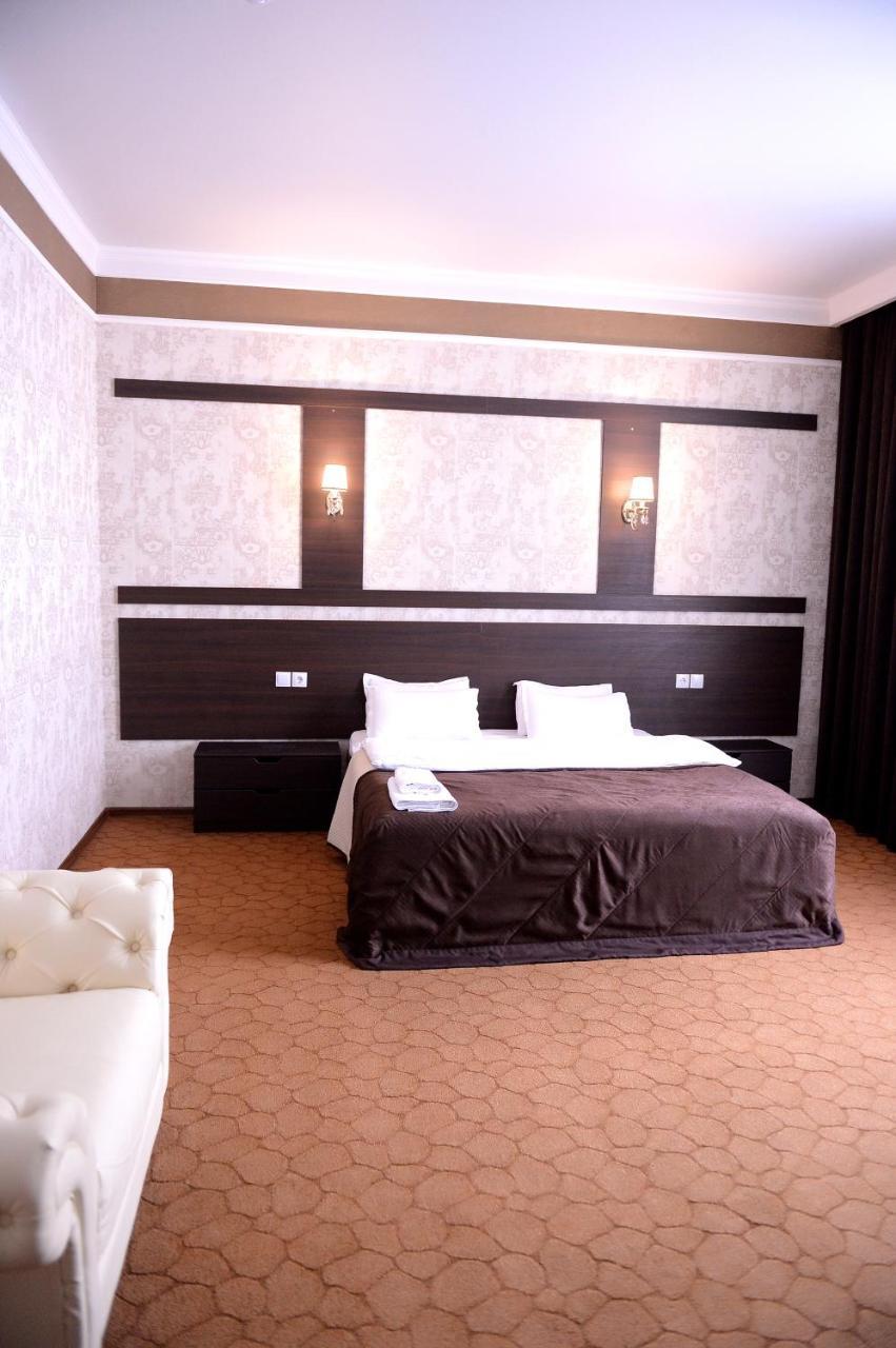 Pride Hotel Тараз Экстерьер фото